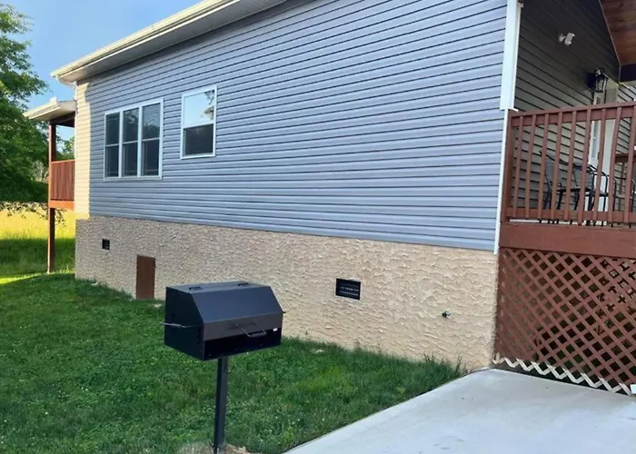 3 Master Bedrooms - Sleeps 10 - Location - Game Room - Hot Tub