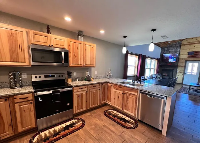 3 Master Bedrooms - Sleeps 10 - Location - Game Room - Hot Tub