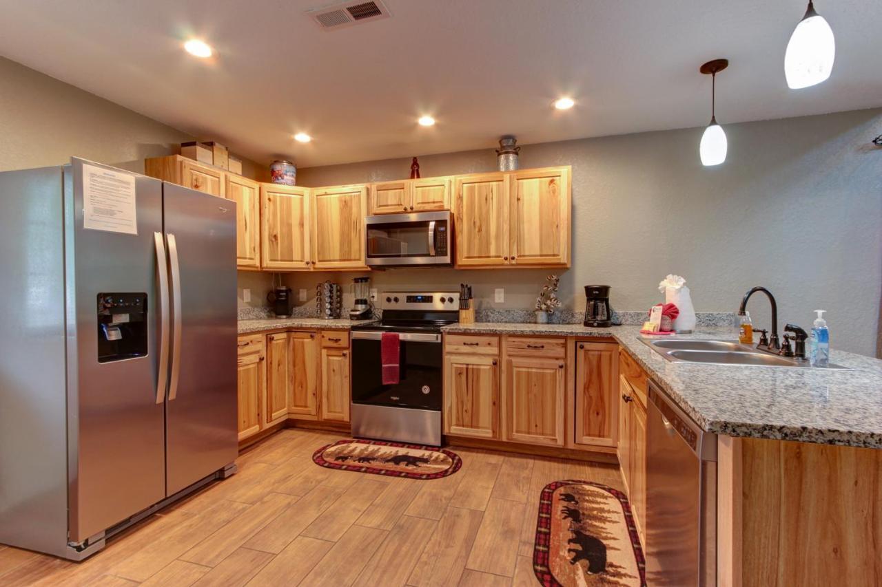 Chalet 3 Master Bedrooms - Sleeps 10 - Location - Game - Hot Tub *